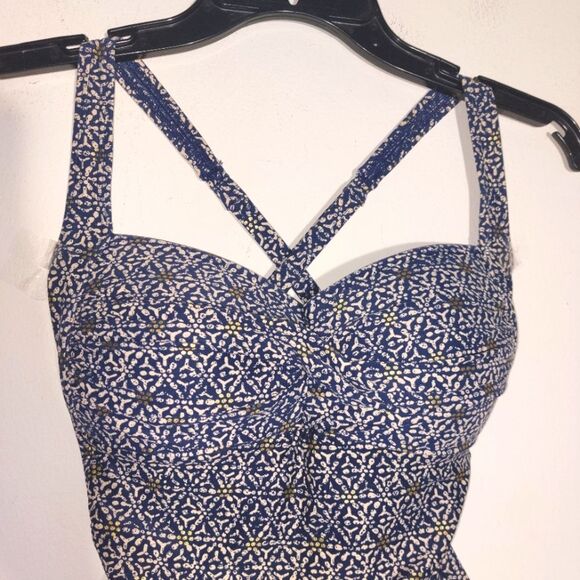 NipTuck Patterned One Piece Swimsuit Navy Blue Ruched Criss Cross Back Size 6 - Picture 4 of 15
